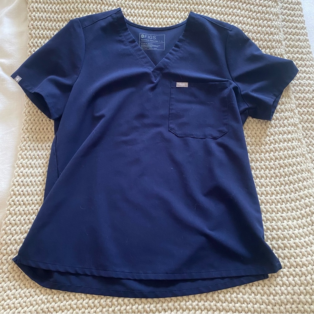 Figs scrub top